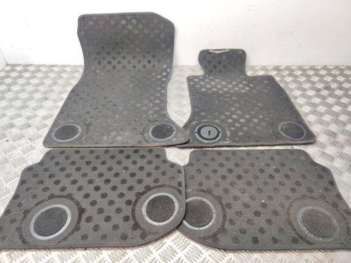 BMW 5 F10 F11 (2009 - 2016)  10648011 Комплект автомобильного коврика