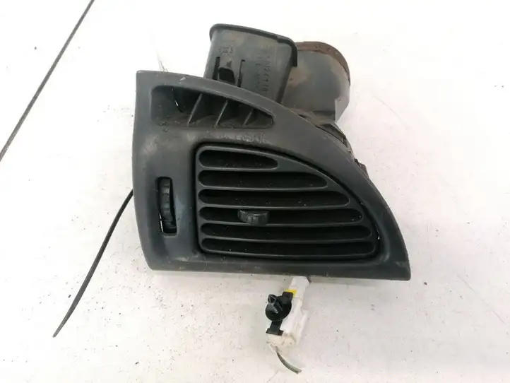 Citroen C5 (2004 - 2008) 99024110 Центральный воздушный дефлектор — фото 1