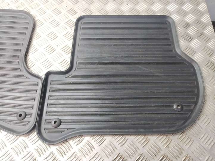 Skoda Octavia Mk2 (1Z) (2004 - 2013)  1Z1862451 Комплект автомобильного коврика