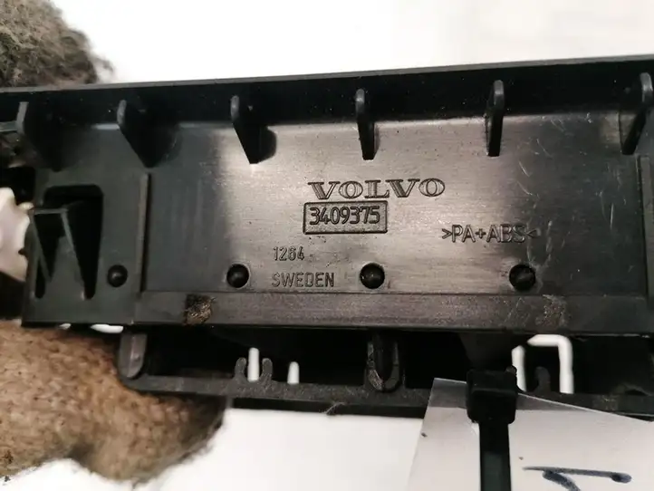 Volvo V70 (2004 - 2007) 3409375 Центральный воздушный дефлектор — фото 3