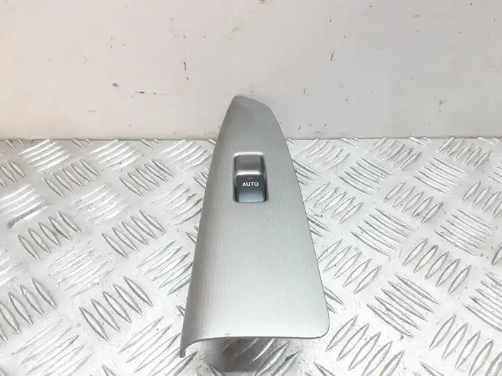 Toyota Corolla Verso E121 (2001 - 2004) 7423113110 Блок кнопок стеклоподъемников — фото 1