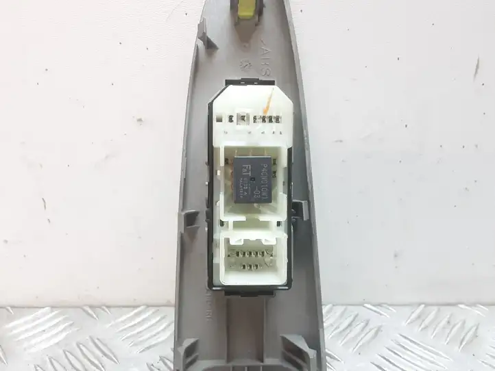 Toyota Corolla Verso E121 (2001 - 2004) 7423113110 Блок кнопок стеклоподъемников — фото 2