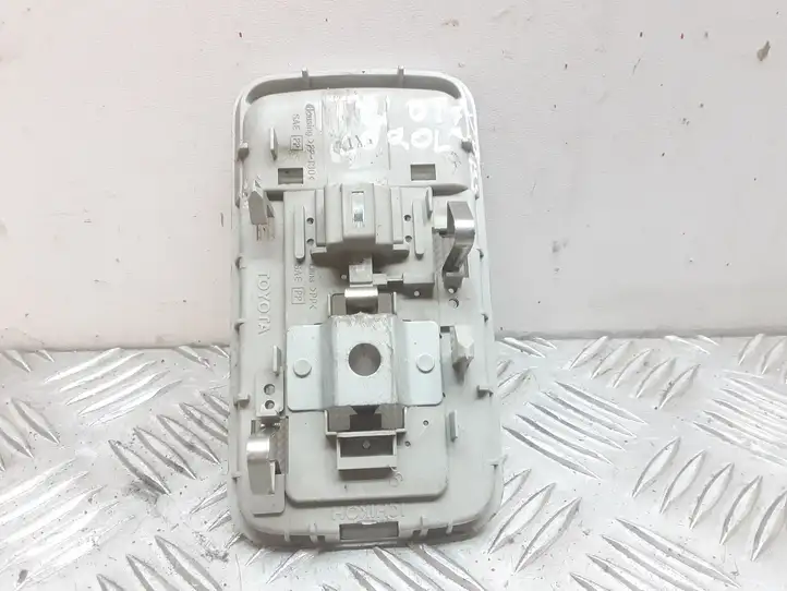 Toyota Corolla Verso E121 (2001 - 2004) Передняя подсветка — фото 2