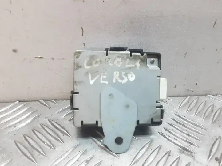 Toyota Corolla Verso E121 (2001 - 2004) 8974113040 Блок управления дверью — фото 3