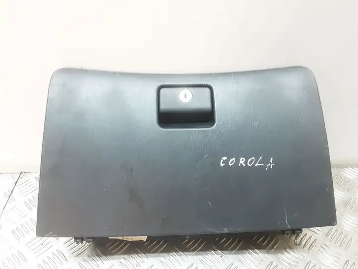 Toyota Corolla E120 E130 (2000 - 2004) 5555102070 Крышка бардачка — фото 1