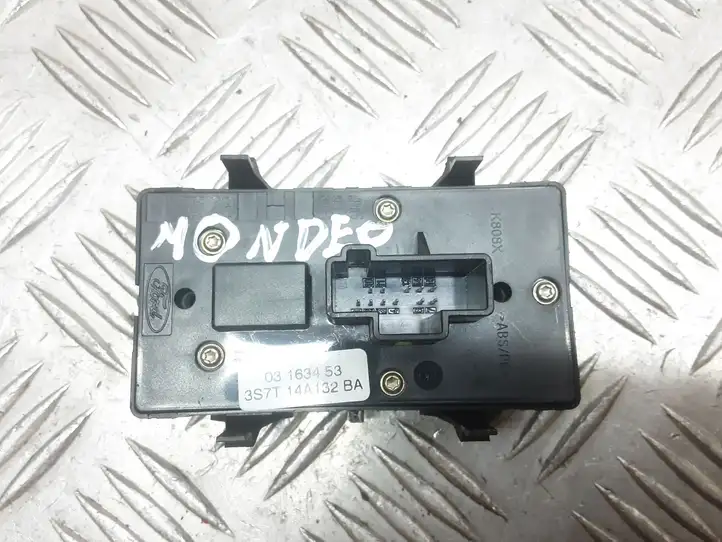 Ford Mondeo Mk III (2000 - 2007) 3S7T14A132AB Блок кнопок стеклоподъемников — фото 2