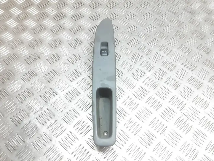 Toyota Avensis Verso (2001 - 2004) 8403044020 Блок кнопок стеклоподъемников — фото 1
