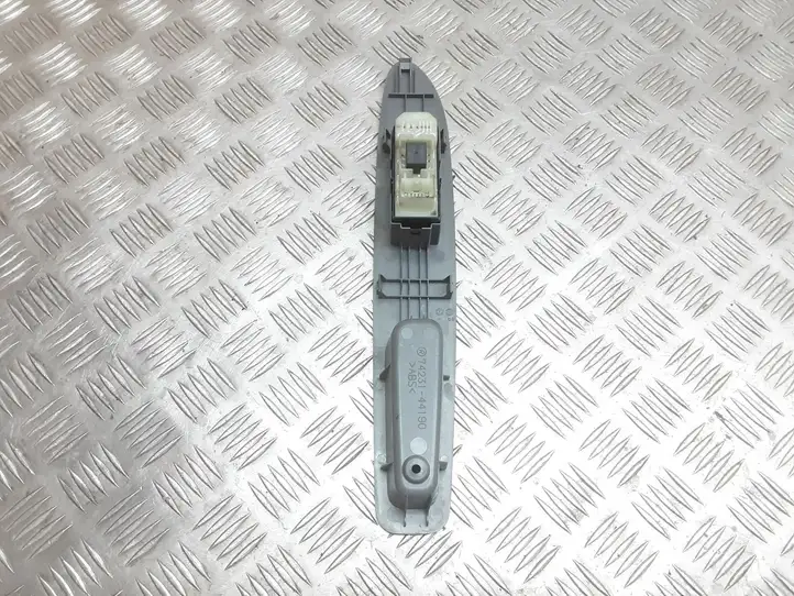 Toyota Avensis Verso (2001 - 2004) 8403044020 Блок кнопок стеклоподъемников — фото 2