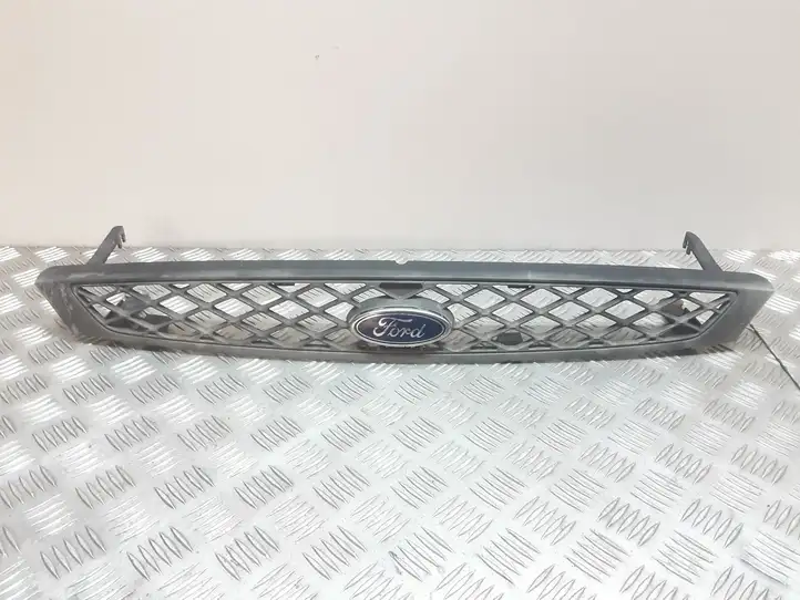Ford Focus (1998 - 2004) 2M518200A6W Верхняя решетка радиатора — фото 1