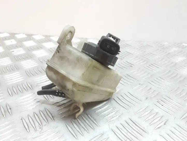 Ford Focus (1998 - 2004) 98AB2C217AD Бачок тормозной жидкости — фото 2