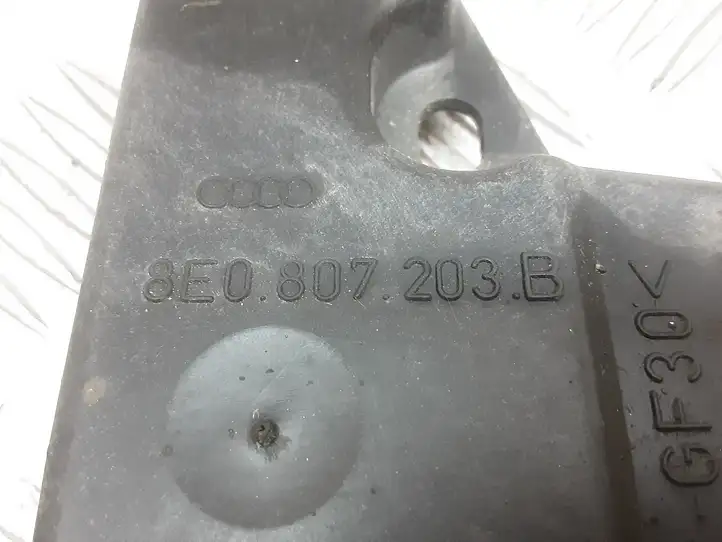 Audi A4 S4 B7 8E 8H (2004 - 2009) 8E0807203B Кронштейн переднего бампера — фото 2