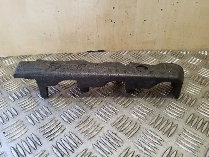 Volkswagen PASSAT B8   04L130380F Другая деталь отсека двигателя