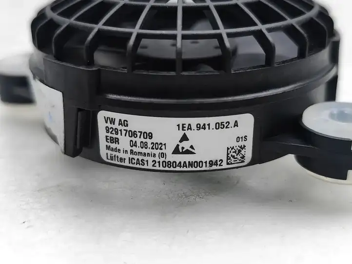 Volkswagen ID.3 (2019 - ) 1EA941052A Вентилятор охлаждения ЭБУ — фото 7