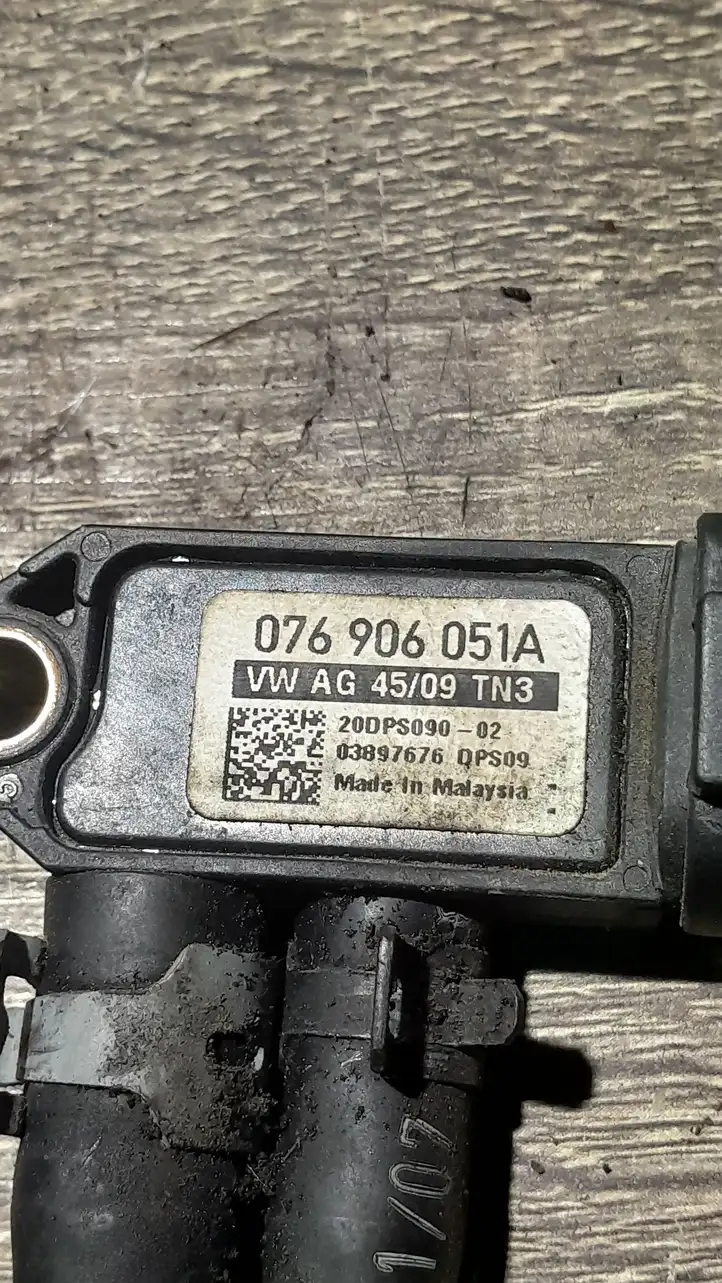 Volkswagen PASSAT B6 (2005 - 2010) 076906051A Датчик давления выхлопных газов — фото 2