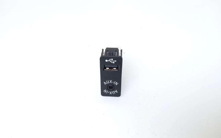 8410922924701 BMW 1 F20 F21 USB jungtis