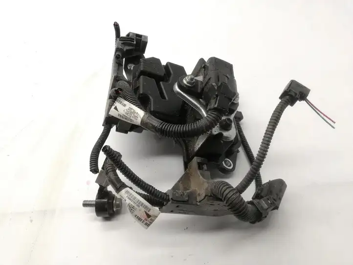 Toyota RAV 4 (XA50) (2018 - )  12211F0010 Другая деталь отсека двигателя