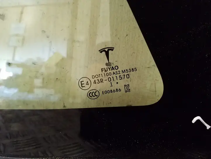 Tesla Model 3 (2017 - 2023) 151497901B Заднее боковое стекло — фото 3