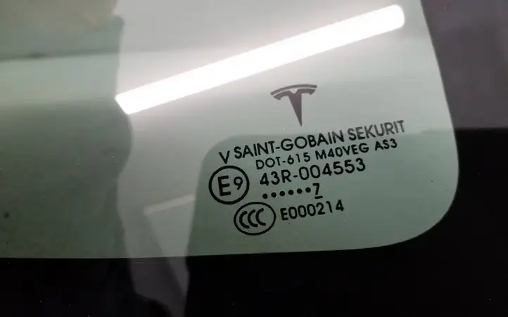 Tesla Model X (2015 - 2021) 43R004553 Заднее боковое стекло — фото 4