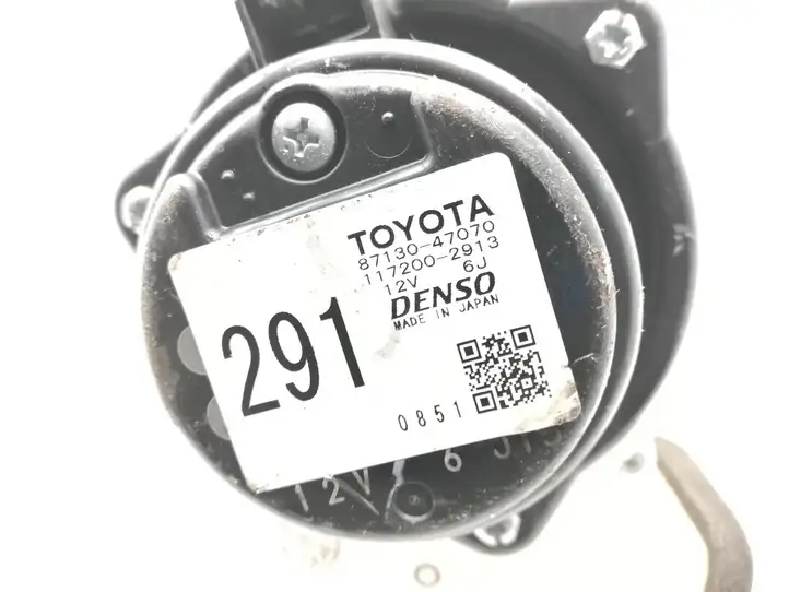 Toyota Prius (XW20) 8713047070 Вентилятор охлаждения ЭБУ — фото 2