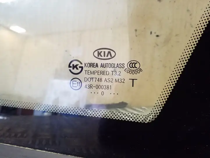 Kia Sorento (2009 - 2014) 878202P100 Заднее боковое стекло — фото 2