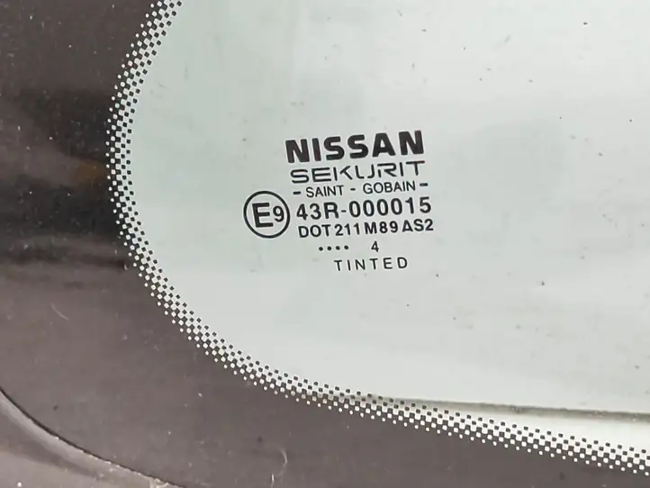 Nissan 43R000015 Заднее боковое стекло — фото 2