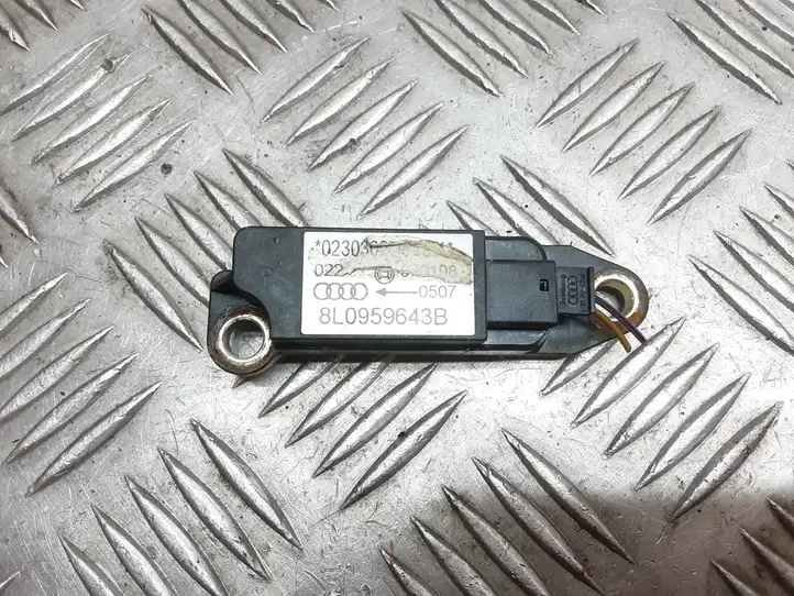 Audi A3/S3 8L (1996 - 2000) 8L0959643B Датчик удара SRS — фото 1