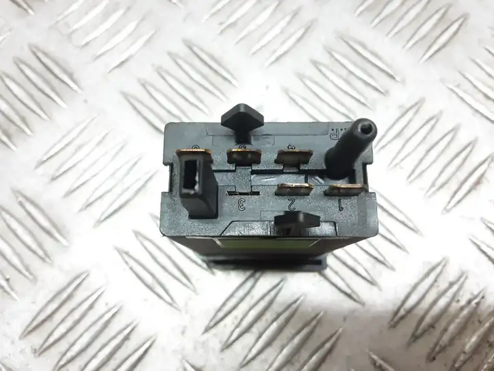 Audi A3/S3 8L (1996 - 2000) 8L0941503A Кнопка обогрева стекла — фото 2