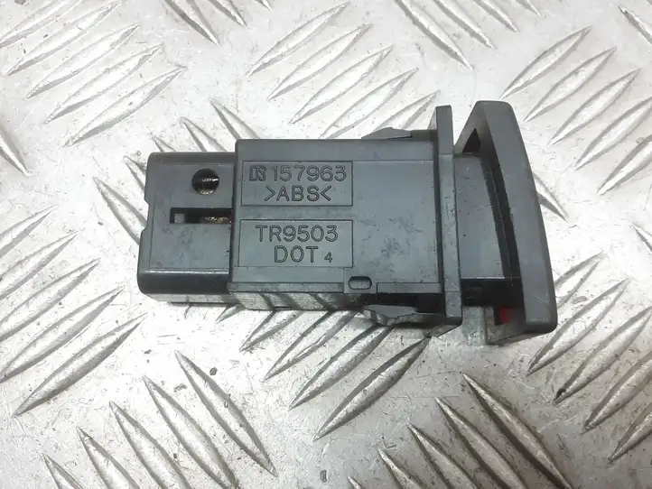 Toyota Avensis T250 (2006 - 2009) TR9503 Включатель аварийных фонарей — фото 3