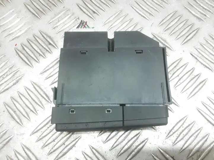 Toyota Avensis T250 (2006 - 2009) 8479005110D Кнопка обогрева стекла — фото 2
