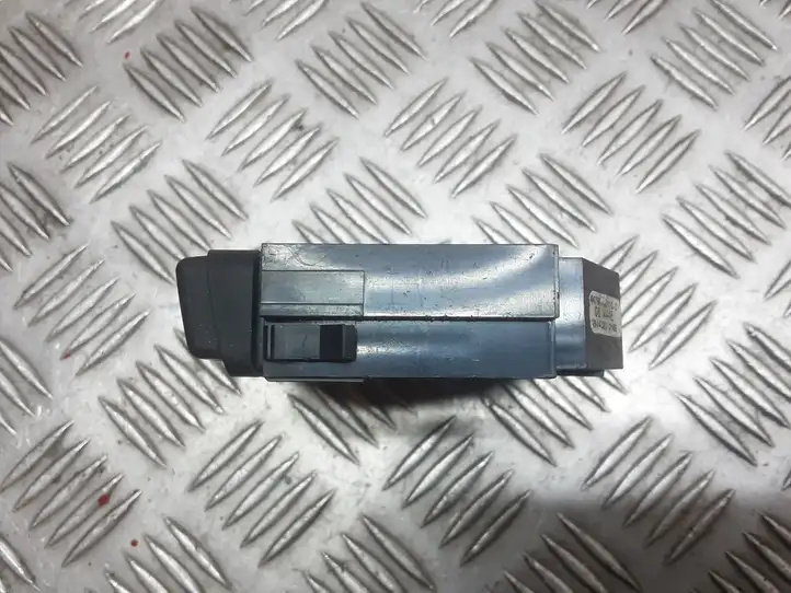 Toyota Avensis T250 (2006 - 2009) 8479005110D Кнопка обогрева стекла — фото 3