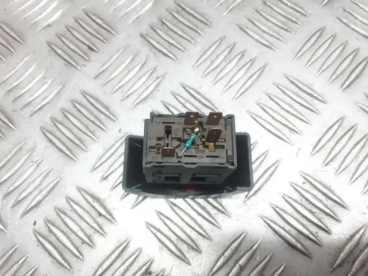 Opel Astra G (1998 - 2004) 09131728 Включатель аварийных фонарей — фото 3
