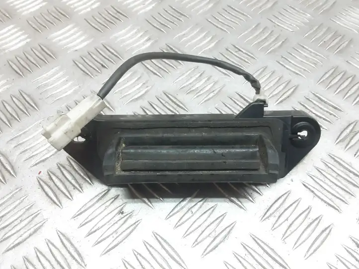 Toyota Avensis Verso (2001 - 2004) Кнопка закрытия крышки багажника — фото 1