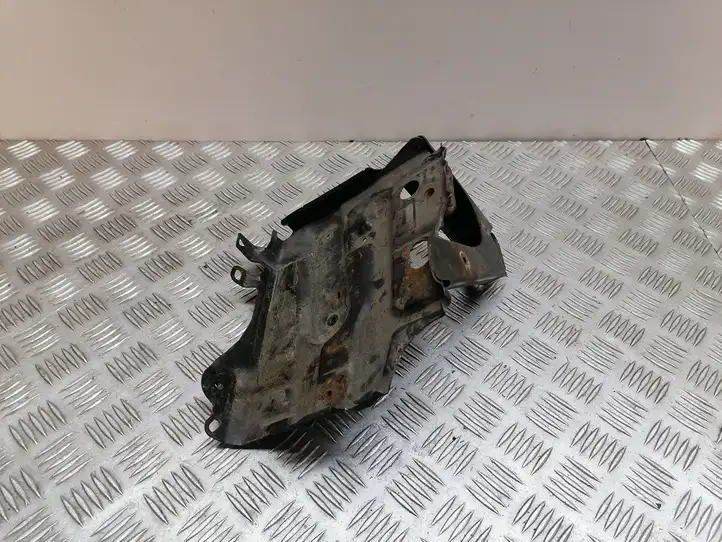 Toyota (2005 - 2014) Площадка аккумулятора — фото 1