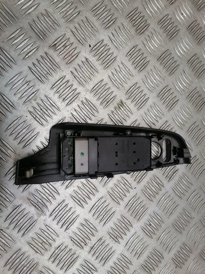 Honda Civic (2006 - 2011) M34938 Кнопка стеклоподъемников — фото 3