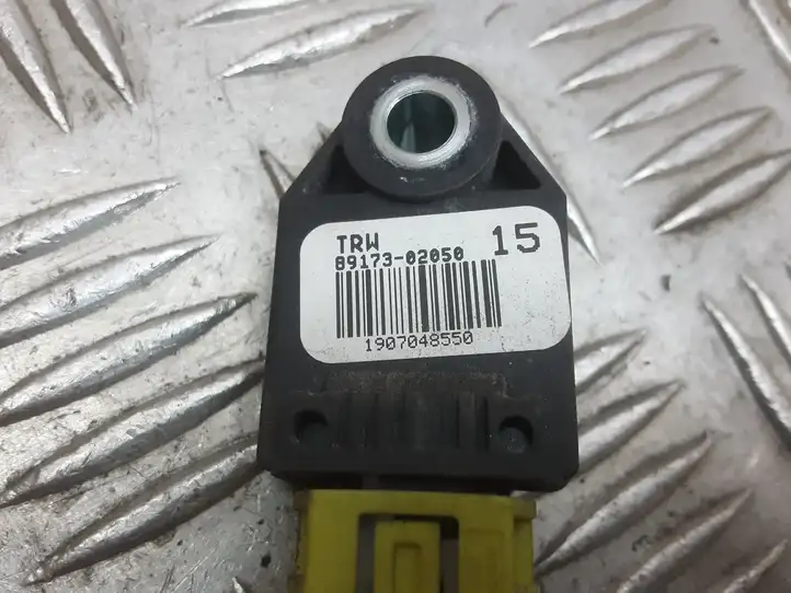 Toyota Auris 150 (2006 - 2012) 8917302050 Датчик удара SRS — фото 2