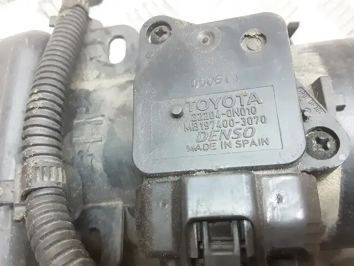 Toyota Avensis T250 (2003 - 2006) 222040N010 Датчик массового расхода воздуха — фото 2