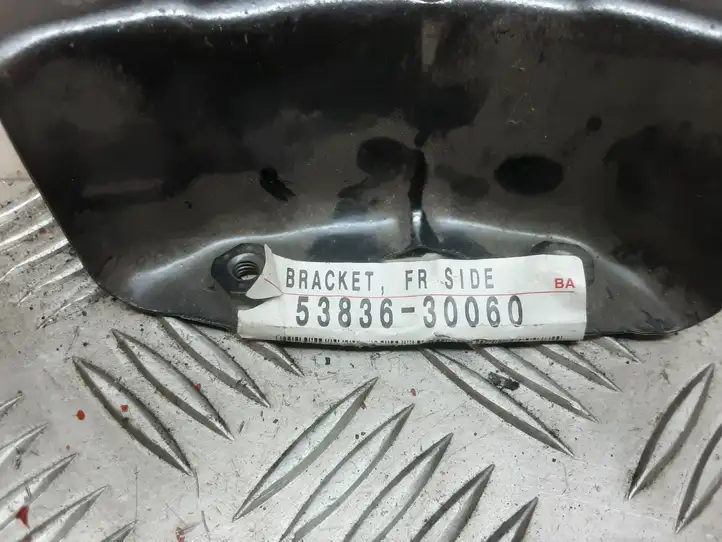 Lexus RX 330 - 350 - 400H (2008 - 2012) 5383630060 Крепление крыла — фото 3