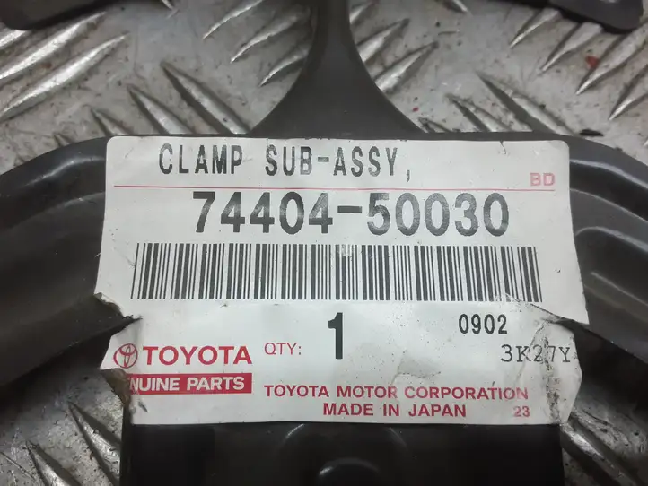 Lexus RX 330 - 350 - 400H (2008 - 2012) 7440450030 Держатель аккумулятора — фото 2