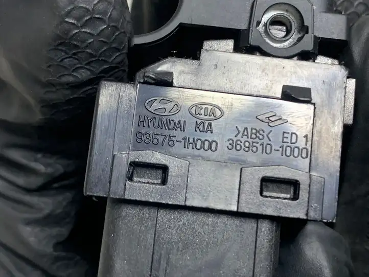 (2011 - 2016) 935751H000 Кнопка стеклоподъемников — фото 4