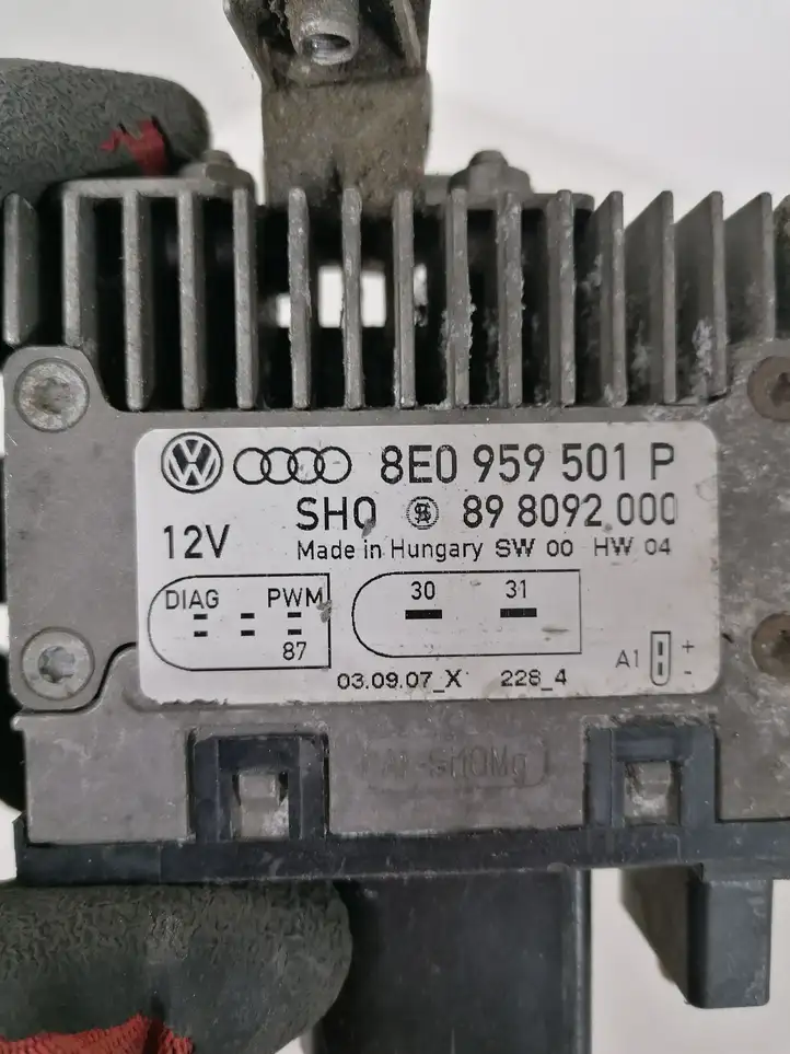 Audi A4 S4 B6 8E 8H (2000 - 2006) 8E0959501P Реле вентилятора охлаждения — фото 2