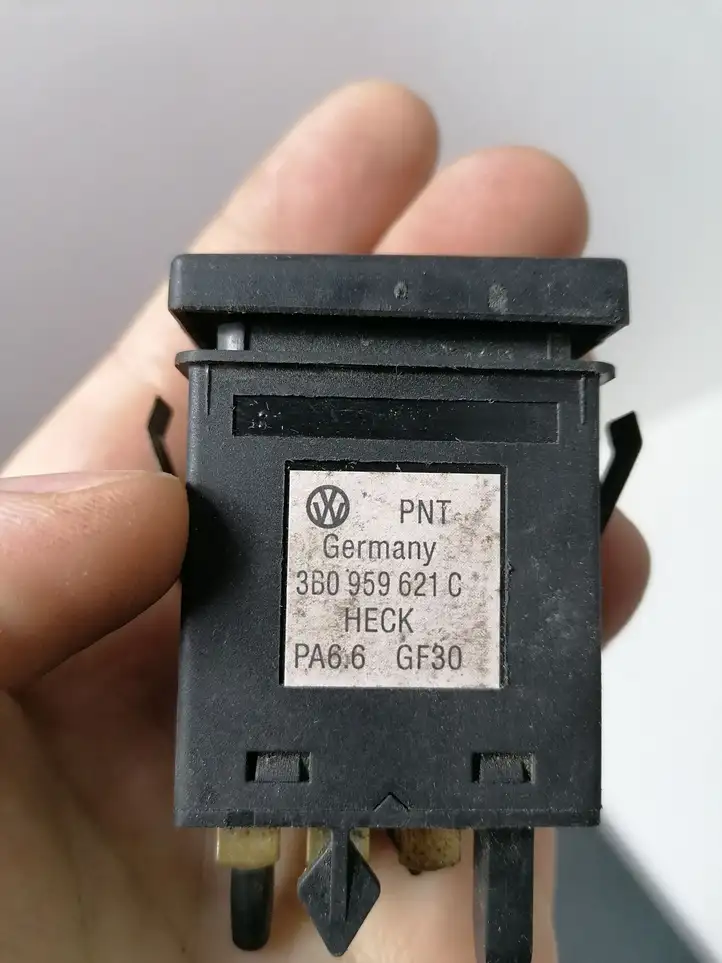 Volkswagen PASSAT B5.5 (2001 - 2005) 3B0959621C Кнопка обогрева стекла — фото 2