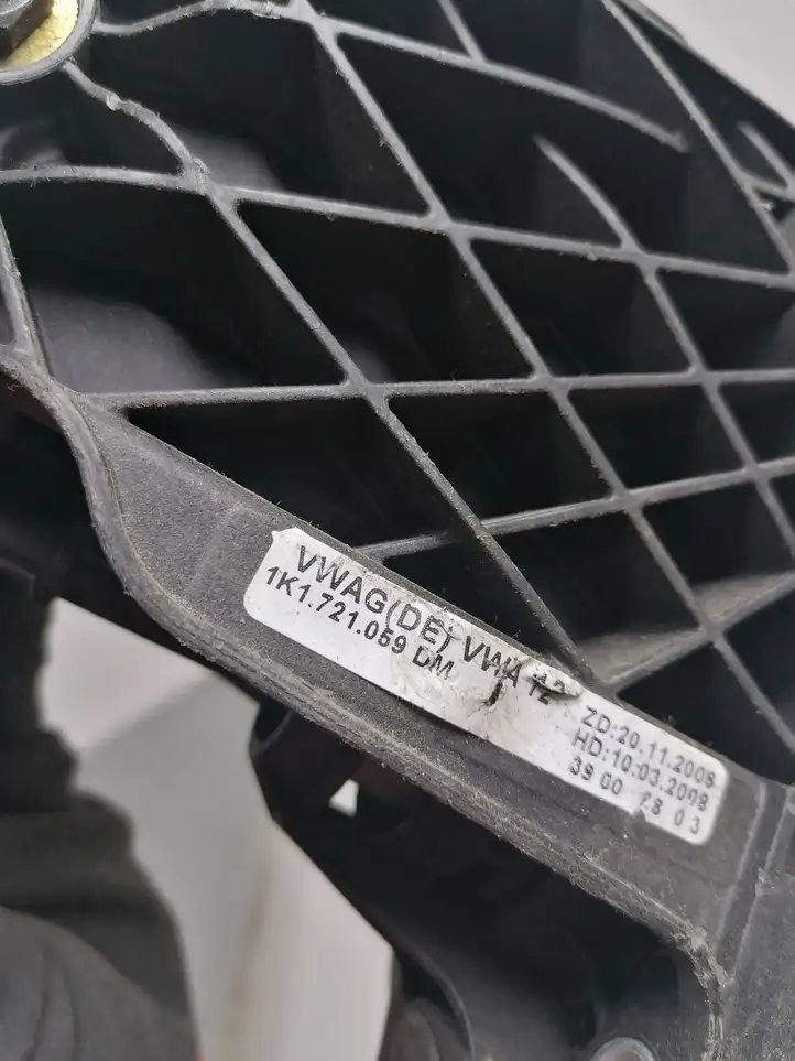 Volkswagen Jetta V (2005 - 2010) 1K1721059DM Педаль сцепления — фото 3