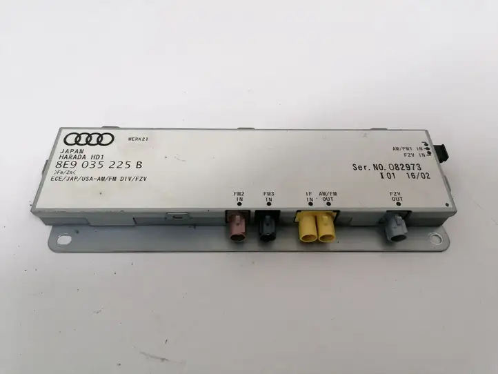 Audi A4 S4 B6 8E 8H (2000 - 2006) 8E9035225B Усилитель антенны — фото 1