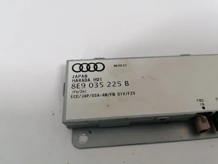 Audi A4 S4 B6 8E 8H (2000 - 2006) 8E9035225B Усилитель антенны — фото 2