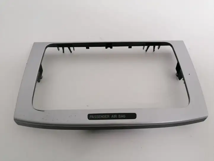 Volkswagen PASSAT B6 (2005 - 2010) 3C0858069AE Отделка магнитолы — фото 1