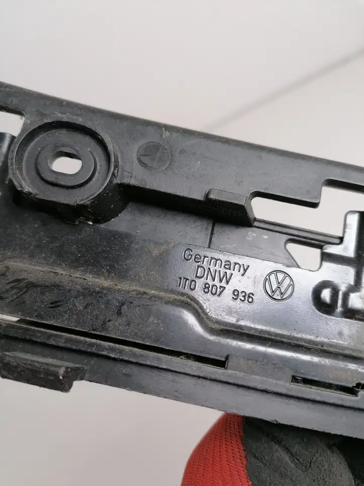 Volkswagen Touran I (2003 - 2010) 1T0807050 Кронштейн переднего бампера — фото 4