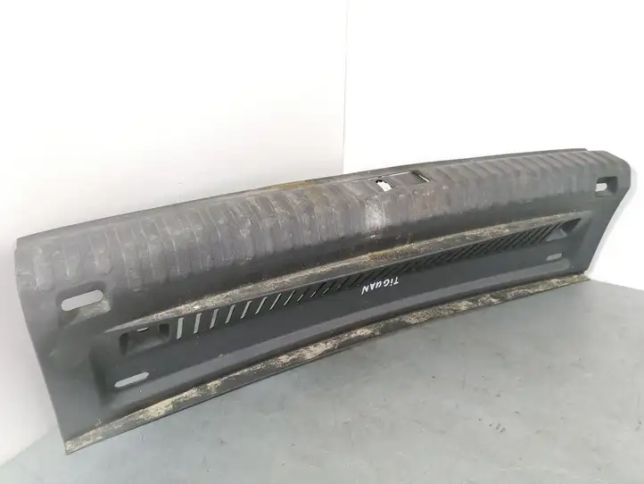 Volkswagen Tiguan (2007 - 2011) 5N0863459 Отделка порога багажника — фото 1