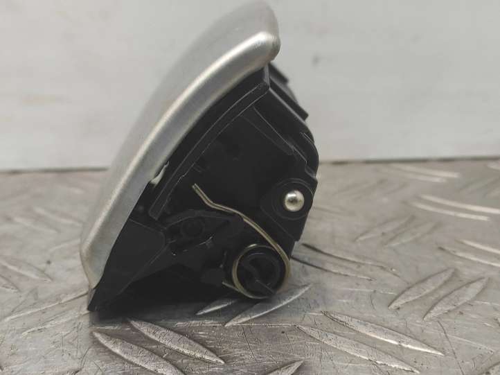 Audi A4 (2004 - 2009)  8E0857961M Задняя пепельница
