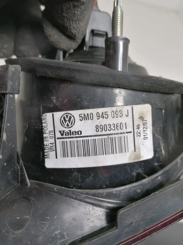 Volkswagen Golf Plus (2004 - 2008) 5M0945093J Задний фонарь в крышке багажника — фото 3