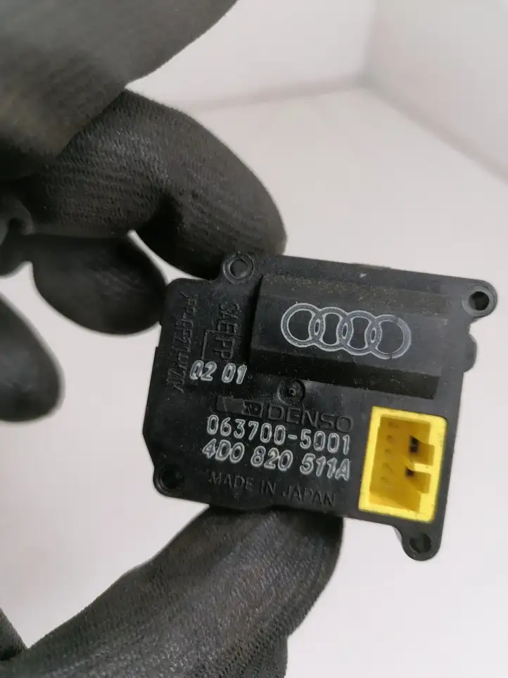 Audi A8 S8 D2 4D (1999 - 2002) 0637005001 Двигатель задвижки потока воздуха — фото 3